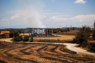 Llamas i enderrocs provocats per l'incendi, a 2 de juliol de 2025, a Torrefeta i Florejacs, Lleida.
