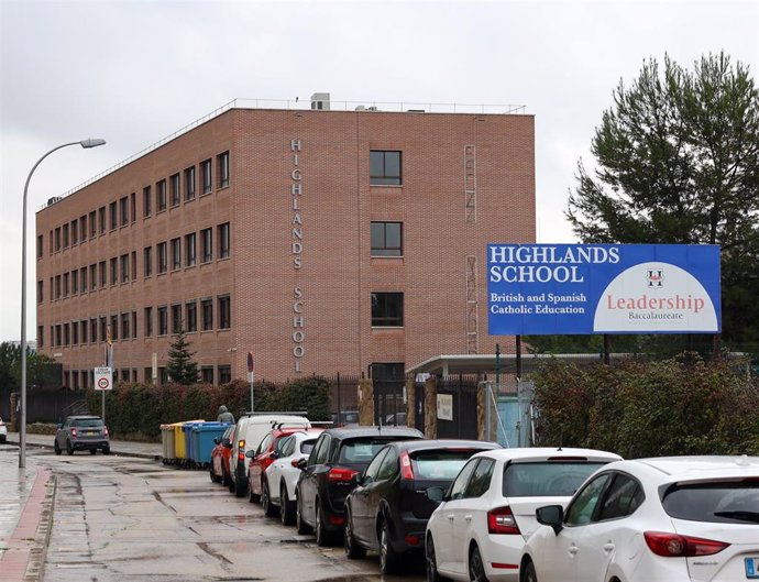 Archivo - Fachada Exterior del Colegio Highland El Encinar, a 11 de marzo de 2025, en Madrid (España).