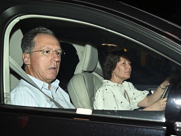 Lucas Urquijo y Beatriz Moreno acuden al Hospital Universitario Nuestra Señora del Rosario donde está ingresada Teresa Urquijo para dar a luz a su primer hijo