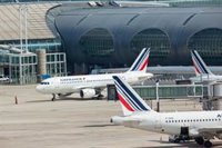 La huelga de controladores aéreos en Francia afecta a 11 aeropuertos y cancela el 25% de vuelos en París
