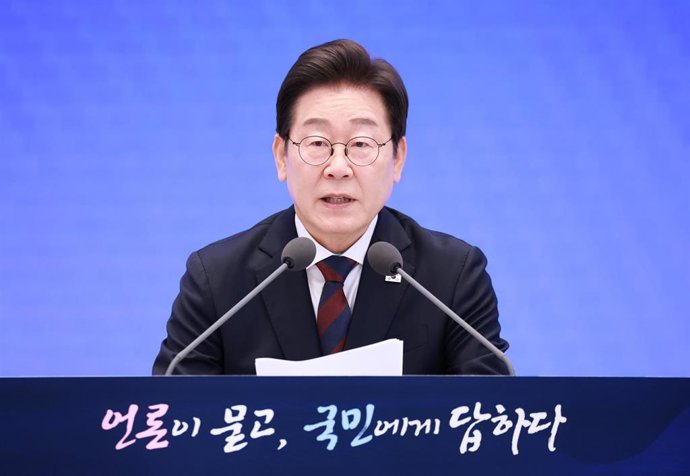 El presidente de Corea del Sur, Lee Jae Myung, durante una rueda de prensa en la capital, Seúl, con motivo de su primer mes en el cargo