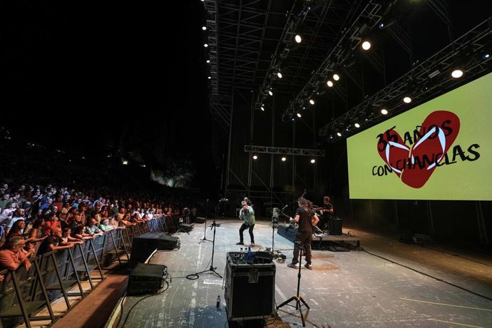 Concierto de 'No me pises que llevo chanclas' en el Teatro de la Axerquía.