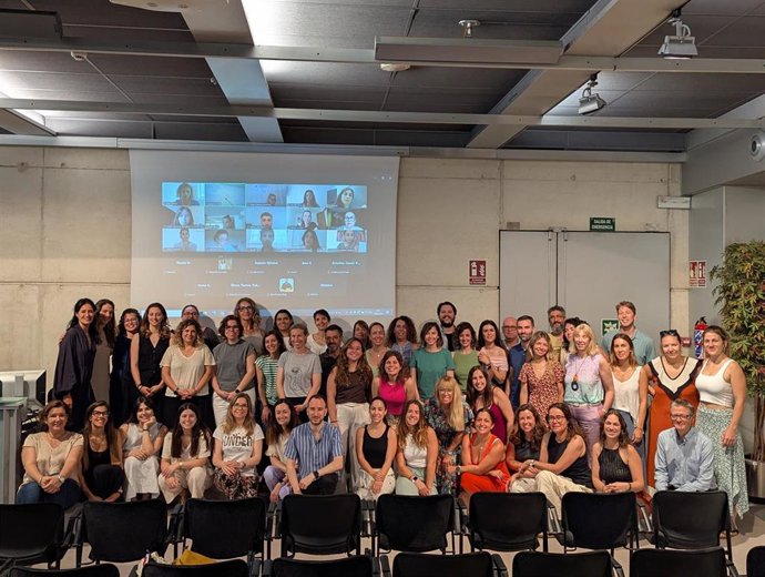 Los psicólogos de este curso 2024/2025 en una fotografía de familia