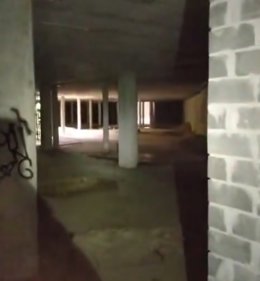 Incendio de cableado en un edificio en obras abandonado.