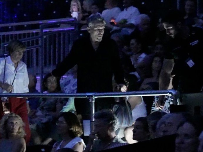 Miguel Bosé ha asistido al espectáculo de Sara Baras en 'Les Nits de Barcelona'