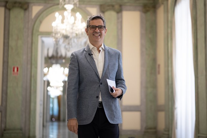 El ministro de la Presidencia, Justicia y Relaciones con las Cortes, Félix Bolaños, a su llegada a una rueda de prensa con motivo de las solicitudes recibidas de las Becas SERÉ, en el Palacio de Parcent, a 28 de junio de 2025, en Madrid (España).