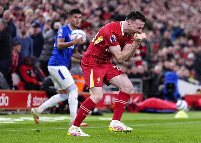 Archivo - 02 April 2025, United Kingdom, Liverpool: Liverpool's Diogo Jota (R) reacts during the English Premier League soccer match between Liverpool and Everton at the Anfield. Photo: Peter Byrne/PA Wire/dpa