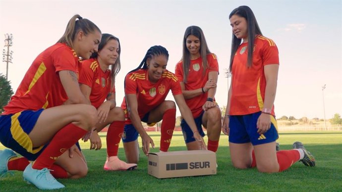 SEUR une a la selección española de fútbol con las pymes afectadas por la DANA en su nueva campaña.