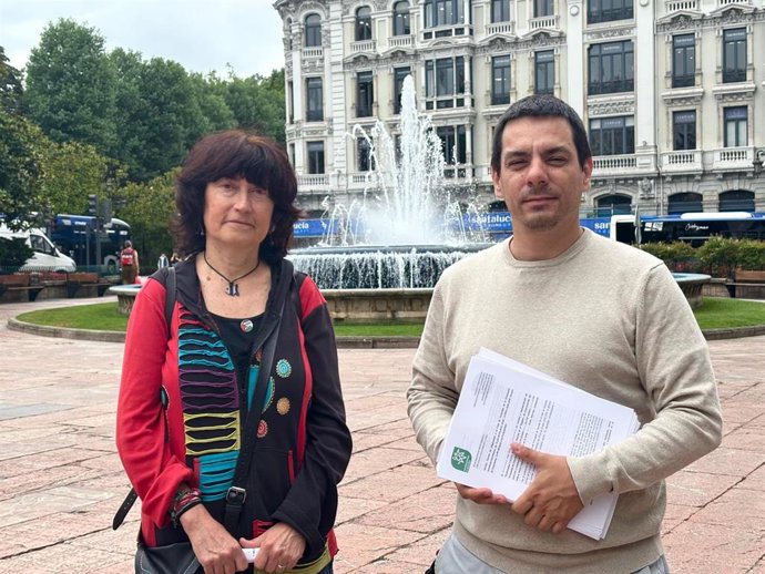 Beatriz González Fernández y Nacho Fernández de Ecologistas en Acción de Asturias.