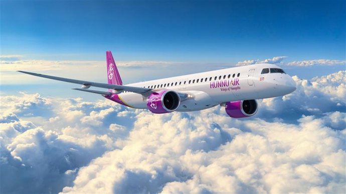 Archivo - Embraer E195-E2 de Hunnu Air.