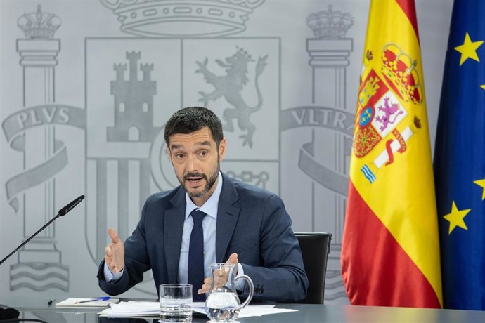 El ministro de Derechos Sociales, Consumo y Agenda 2030, Pablo Bustinduy, ofrece declaraciones a la prensa tras el Consejo de Ministros, a 1 de julio de 2025, en Madrid (España). 
