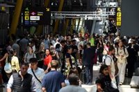 Delegación del Gobierno atribuye las colas en el aeropuerto de Barajas a un fallo informático y al aumento de vuelos