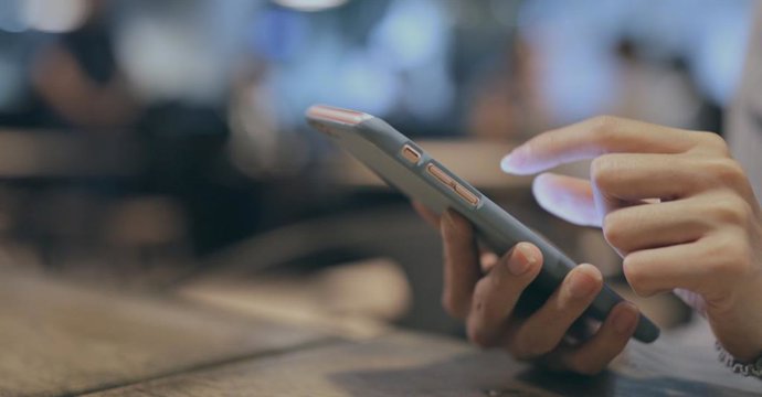 La aplicación de la Junta de Andalucía, 'Carpeta Ciudadana', se puede consultar en los móviles. 