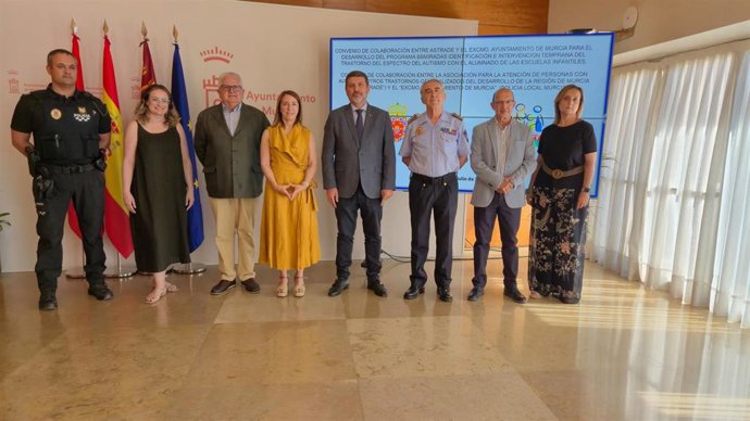 Acto de firma de los convenios del Ayuntaminto de Murcia y Astrade
