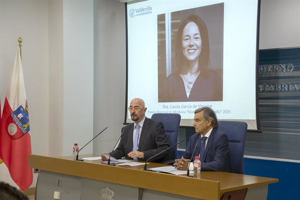 El consejero de Salud, César Pascual, informa, en rueda de prensa, del Premio Nacional de Medicina Marqués de Valdecilla.