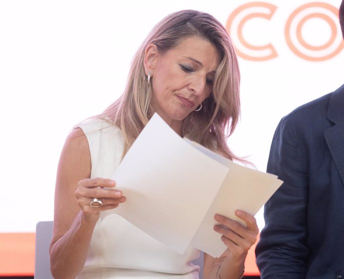 A Segunda Vice-Presidente e Ministra do Trabalho e Economia Social, Yolanda Díaz, durante uma reunião com representantes de centros de emprego de iniciativa social no Espacio Talento Digital, em 3 de julho de 2025, em Madri (Espanha).