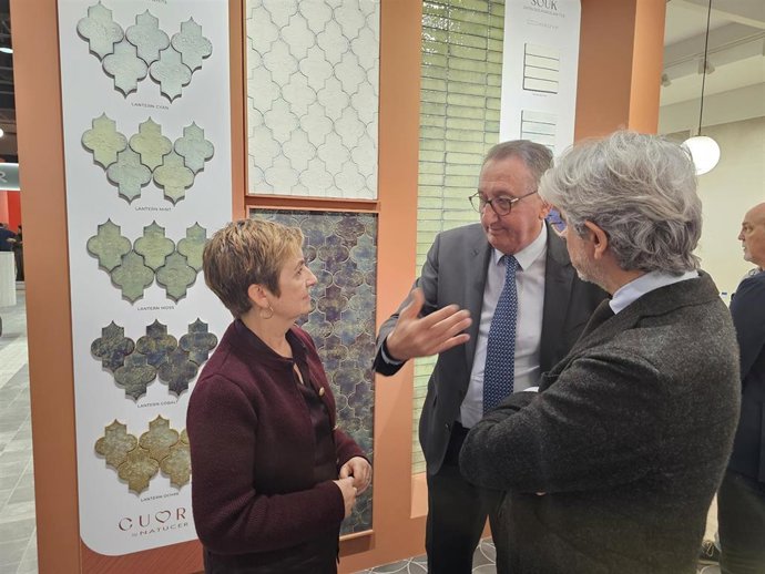 Archivo - Encuentro en Cevisama con la consellera Marian Cano