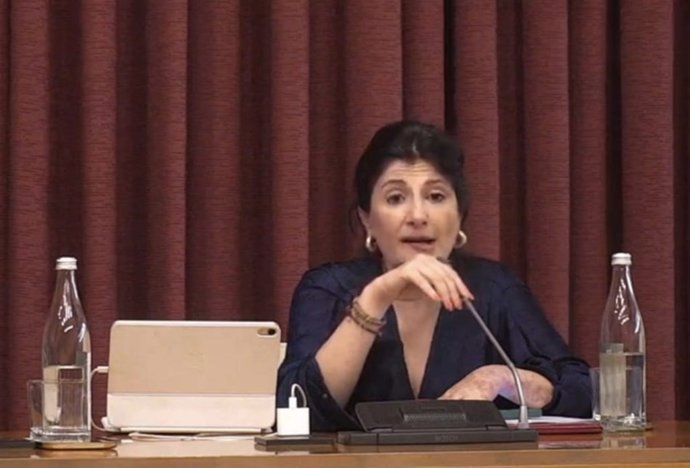 La concela no adscrita del Ayuntamiento de Logroño, Eva Loza, durante el pleno del Ayuntamiento