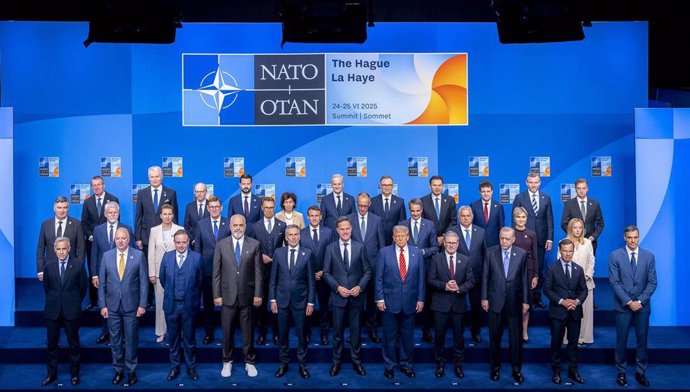 Foto de familia durante la segunda jornada de la Cumbre de la OTAN en La Haya