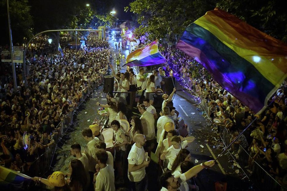 Archivo - Cientos de personas durante la manifestación estatal del Orgullo LGTBI+ 2024