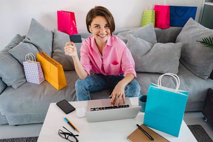 La tarjeta regalo multimarca ideaShopping ahora ya está disponible también en la GiftCardStore