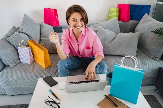 La tarjeta regalo multimarca ideaShopping ahora ya está disponible también en la GiftCardStore