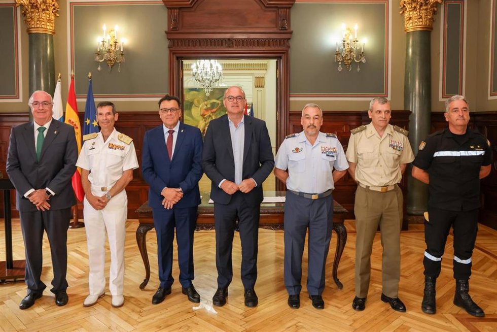 Canarias y Ejército acuerdan un protocolo de actuación en caso de incendios forestales en espacios de uso militar