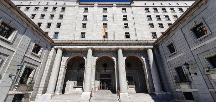 MITECO lanza los Premios Nacionales de Medioambiente y de Energía 2025, con una dotación global de 66.000 euros.