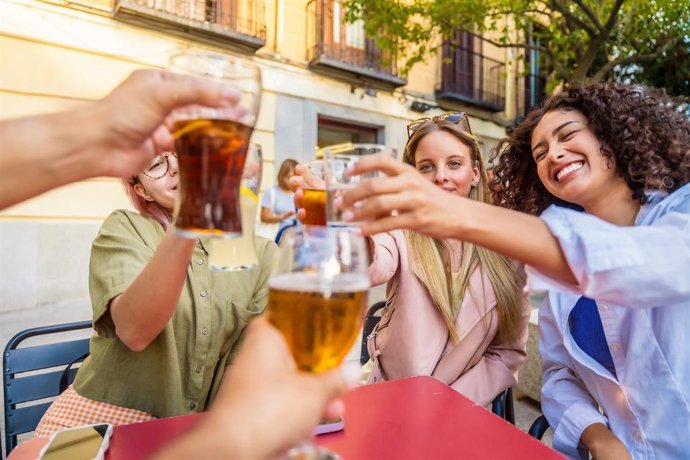 La Generación Z mantiene su presencia en la hostelería, aunque con hábitos de consumo diferentes.