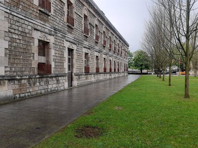 Fachada de una audiencia provincial.