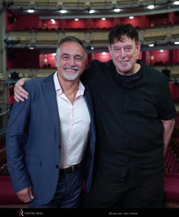 José Luis Basso (director del Coro Titular del Teatro Real) a la izquierda de la imagen, junto con Daniel Oren (director musical de I lombardi).