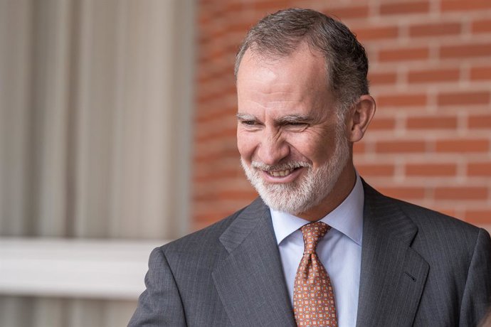 El Rey Felipe VI llega a recibir a los participantes de la XX edición del Programa “Becas Europa” de la Universidad Francisco de Vitoria, en el Palacio de la Zarzuela, a 1 de julio de 2025, en Madrid (España). El Programa “Becas Europa” de la Universidad 
