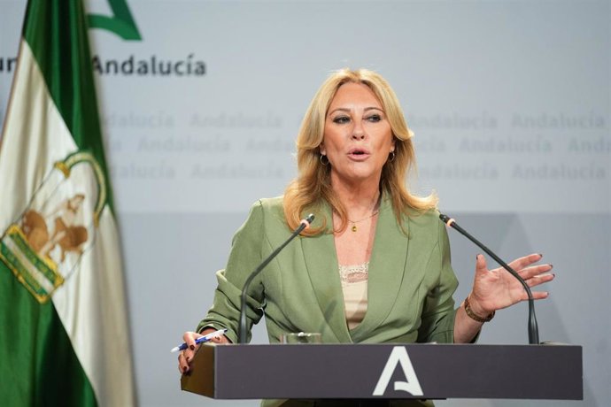 La consejera de Economía, Hacienda y Fondos Europeos y portavoz del Gobierno, Carolina España