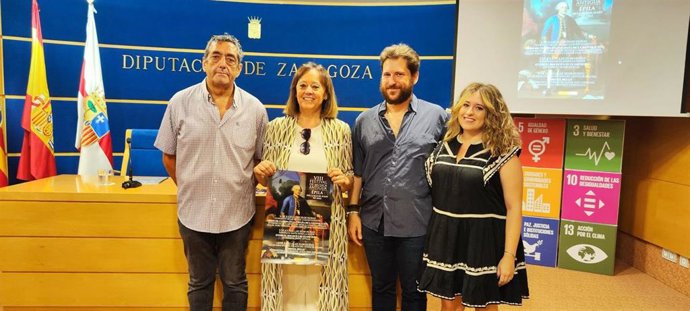 El alcalde de Épila, Jesús Bazán, la diputada delegada de Cultura de la DPZ, Charo Lázaro, el director del festival, Lusi Martín, y la concejal de Cultura del Ayuntamiento de Épila, Sara Guerrero.