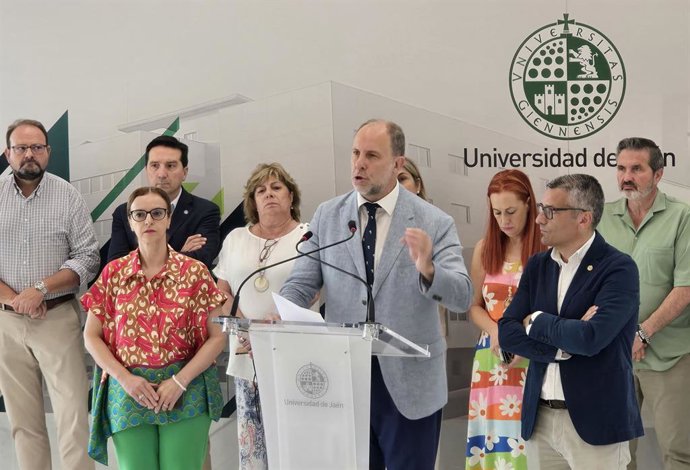 Archivo - El rector de la UJA, Nicolás Ruiz, en una comparecencia sobre el Grado de Ingeniería Biomédica.