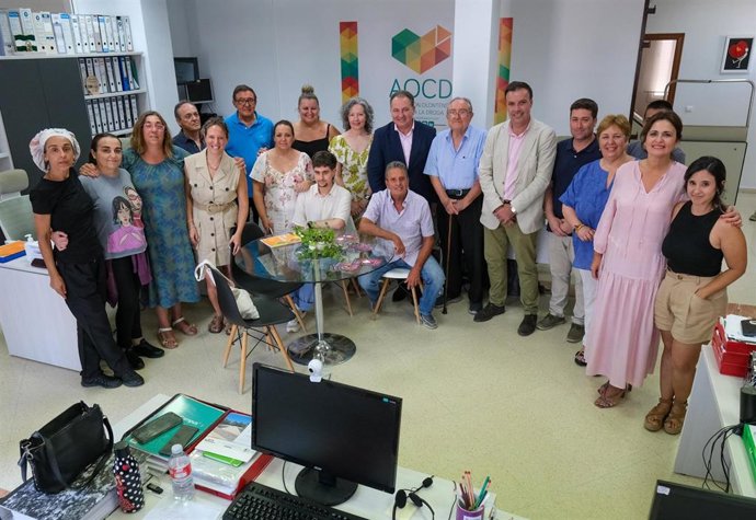 El presidente de la Diputación de Huelva, David Toscano, en su visita al comedor social d Gibraleón.