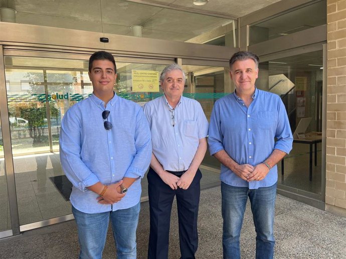 El diputado de Aragón-Teruel Existe, Joaquín Moreno, con Daniel Ferraz (Aragón Existe) y Cruz Díez (Así Ejea).