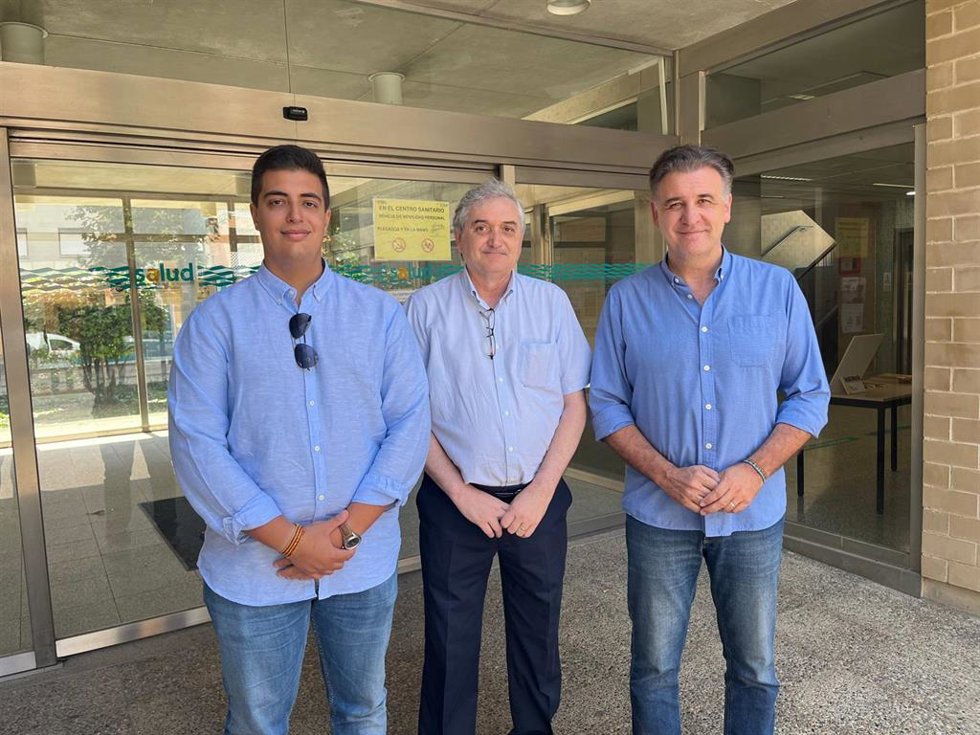 El diputado de Aragón-Teruel Existe, Joaquín Moreno, con Daniel Ferraz (Aragón Existe) y Cruz Díez (Así Ejea).