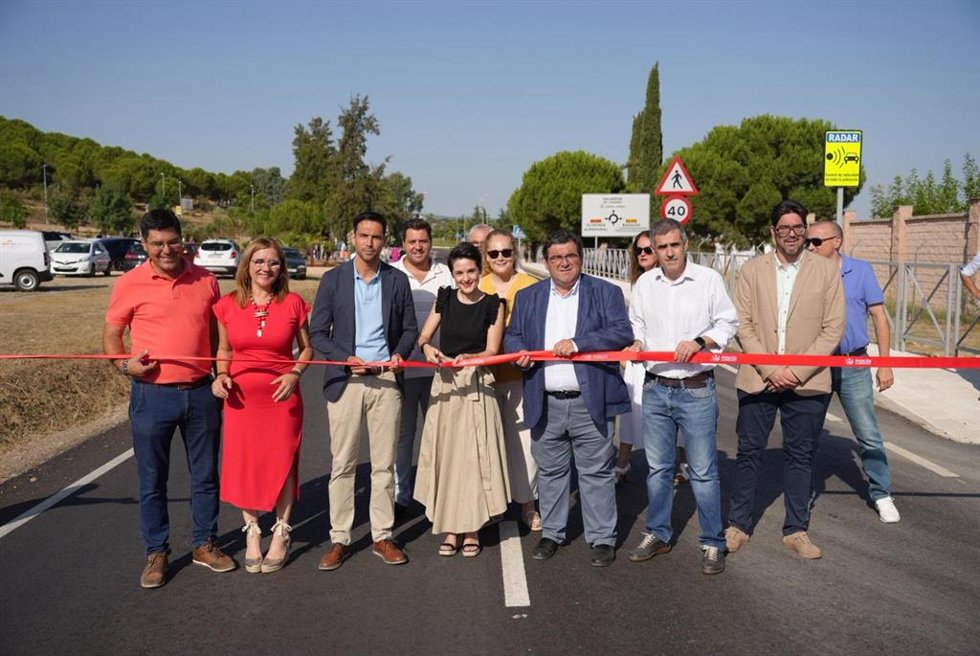 Inauguración de las obras de acondicionamiento y mejora de la carretera provincial BA-006, que une La Albuera con Valverde de Leganés.