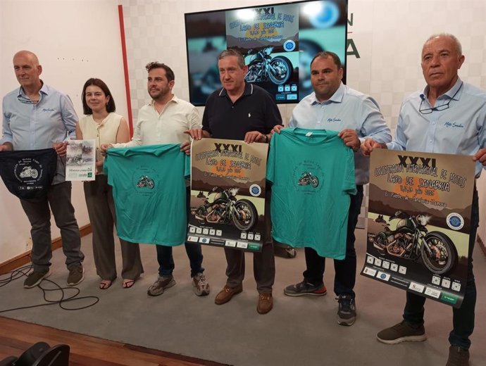 Los Representantes De La Diputación De Zamora, Del Ayuntamiento De Galende Y De La Organización, Durante La Presentación.
