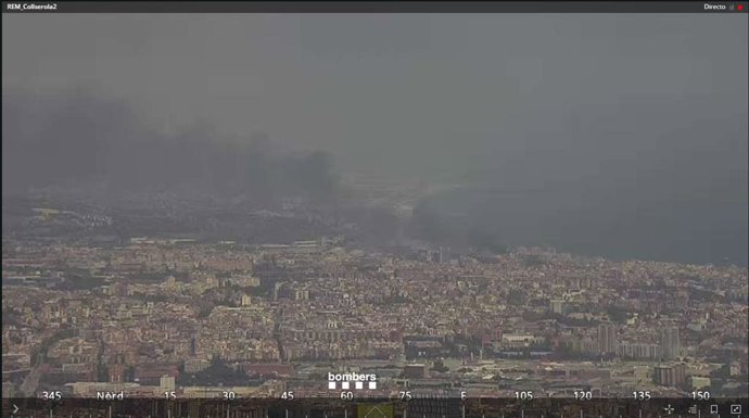 Incendi de la planta industrial a Badalona (Barcelona)
