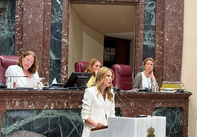 La consejera de Empresa, Empleo y Economía Social, Marisa López Aragón, interviene en la Asamblea Regional