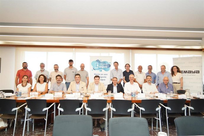 Presentación del proyecto 'Digital Aigua' con representantes municipales y autonómicos.