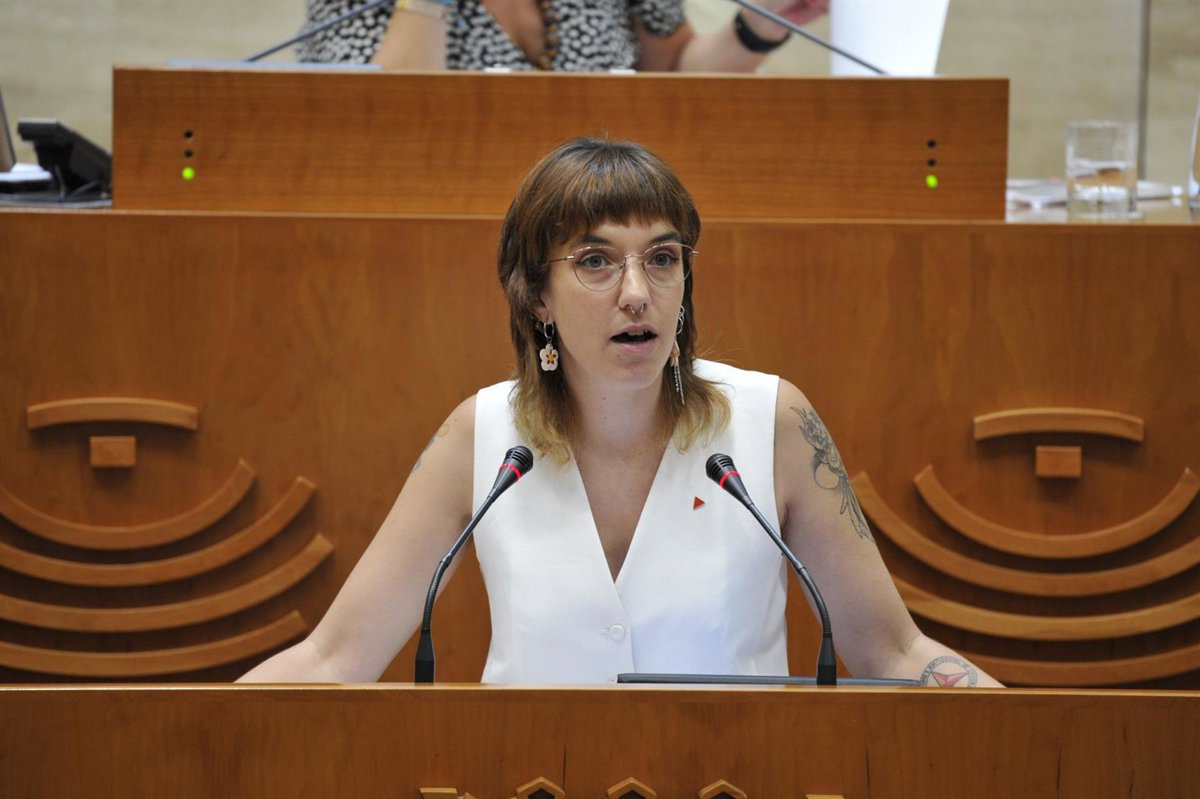 La diputada de Unidas por Extremadura Nerea Fernández renuncia a su escaño en virtud de un  acuerdo de coalición 