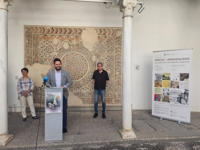 El delegado de Cultura de la Junta en Granada, David Rodríguez, interviene ante los medios