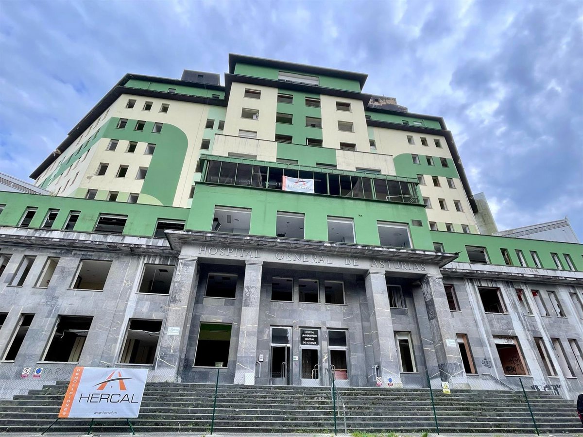 Llamazares (IU-Convocatoria) tilda de  escándalo  la nueva paralización del derribo del antiguo HUCA