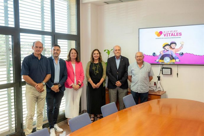 Firma del convenio entre la Conselleria de Salud y la Confederación Española de Organizaciones de Mayores