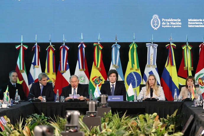 HANDOUT - 03 July 2025, Argentina, Buenos Aires: Argentina's Minister of Economy, Luis Caputo (2nd L), Argentina's Minister of Foreign Affairs, Gerardo Werthein, Argentina's President, Javier Milei, his sister and General Secretary of the Presidency, Kari