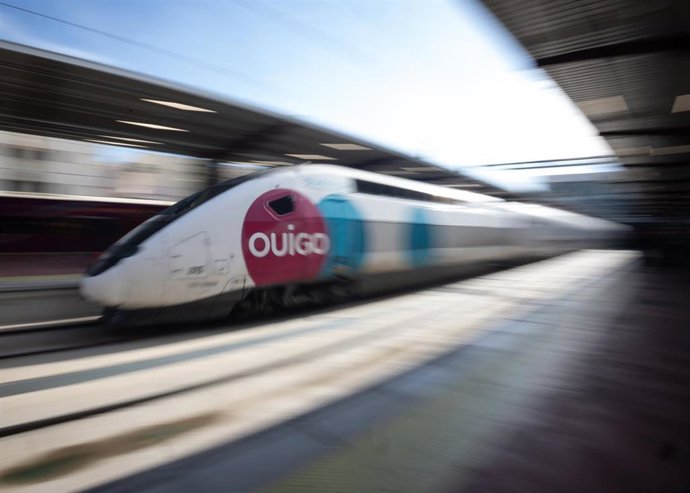 Archivo - Un tren de Ouigo en la estación de Chamartín-Clara Campoamor, a 2 de enero de 2025, en Madrid (España)