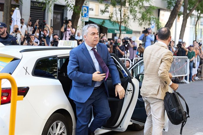 El exsecretario de Organización del PSOE Santos Cerdán a su llegada a declarar en el Tribunal Supremo.